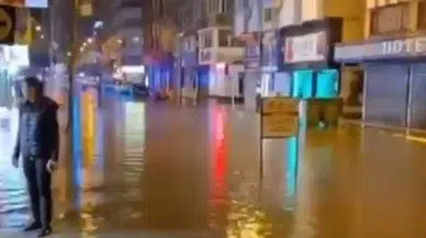 Şiddetli Sağanak Hatay’ı Vurdu: Sokaklar Suya Gömüldü!
